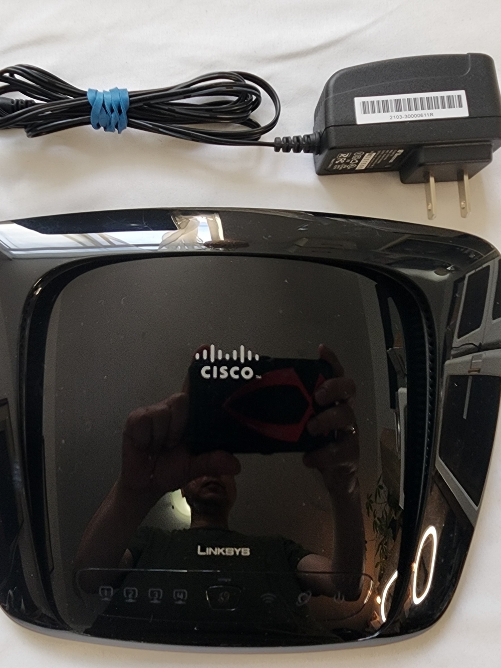 Linksys Cisco Glossy Black Wireless Router - WRT160N V3 11nbg WL-N 4PORT Int Ant